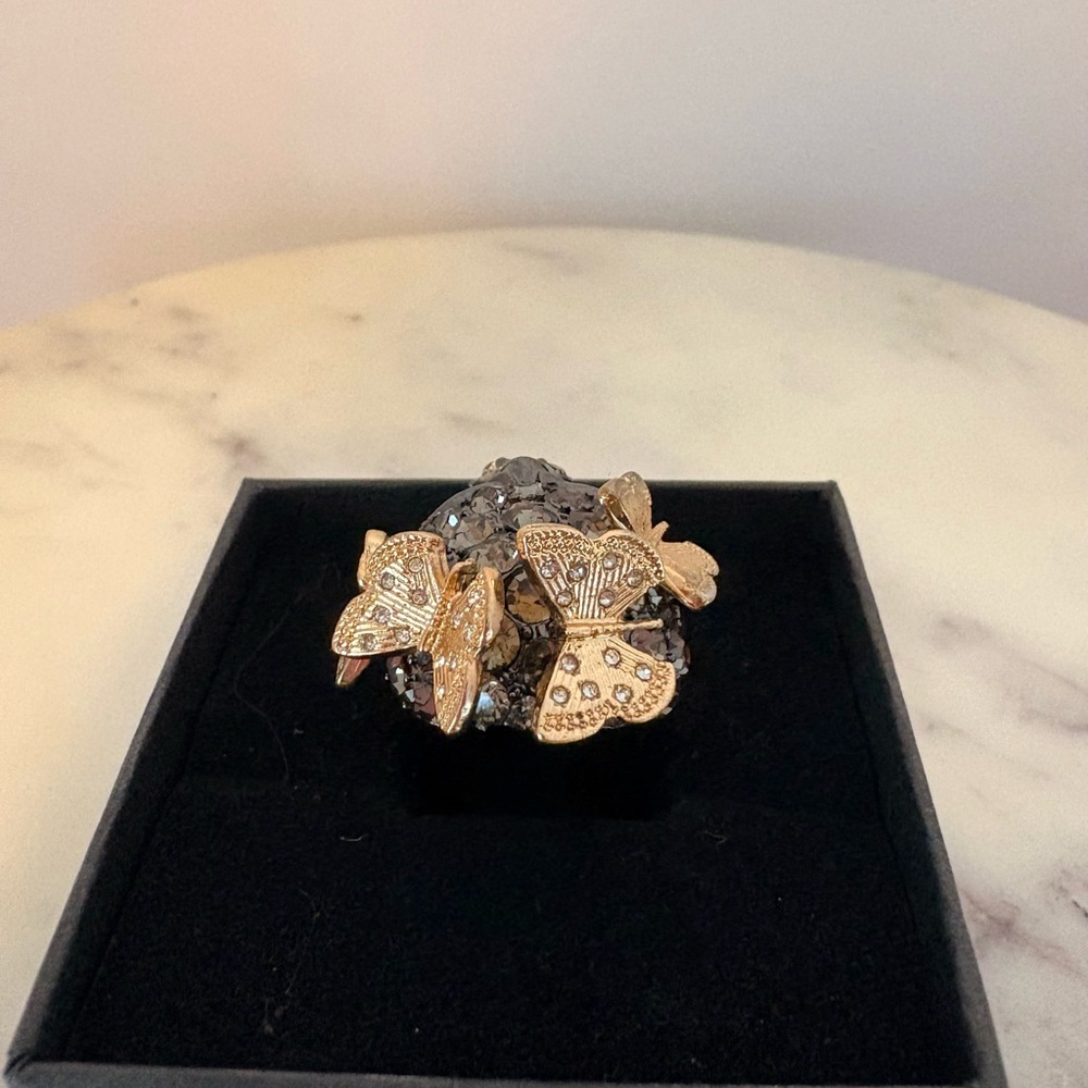 Unique Skull Statement Ring w/ Gold Butterflies, Size 8 - Picture 5 of 16